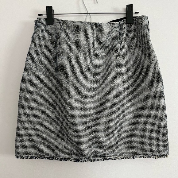 Banana Republic frayed hem skirt size 6 - Picture 3 of 13